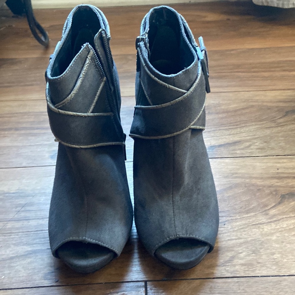 Women’s peep toe boots